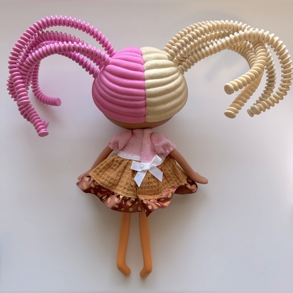 Lalaloopsy Silly Hair Doll named Scoops Waffle Cone - Picture 3 of 6